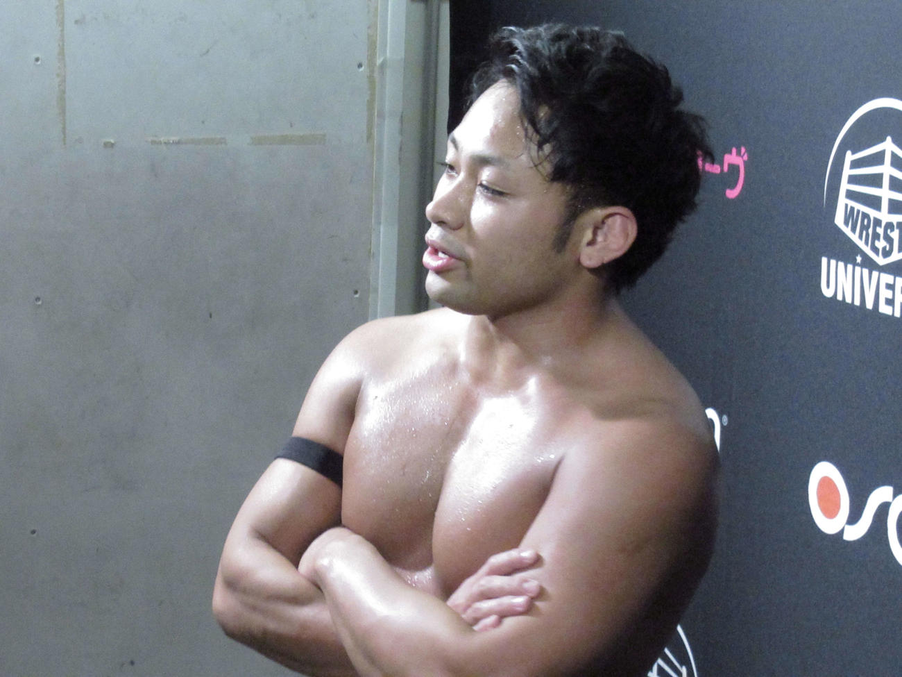 宮脇純太に勝利し勝ち誇るH・Y・O（撮影・勝部晃多）
