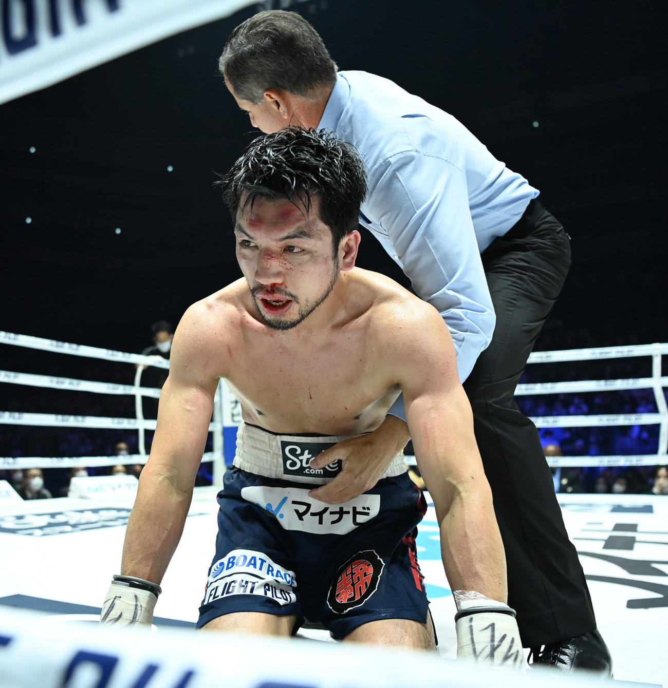 9回、ゴロフキンにTKO負けした村田（代表撮影）