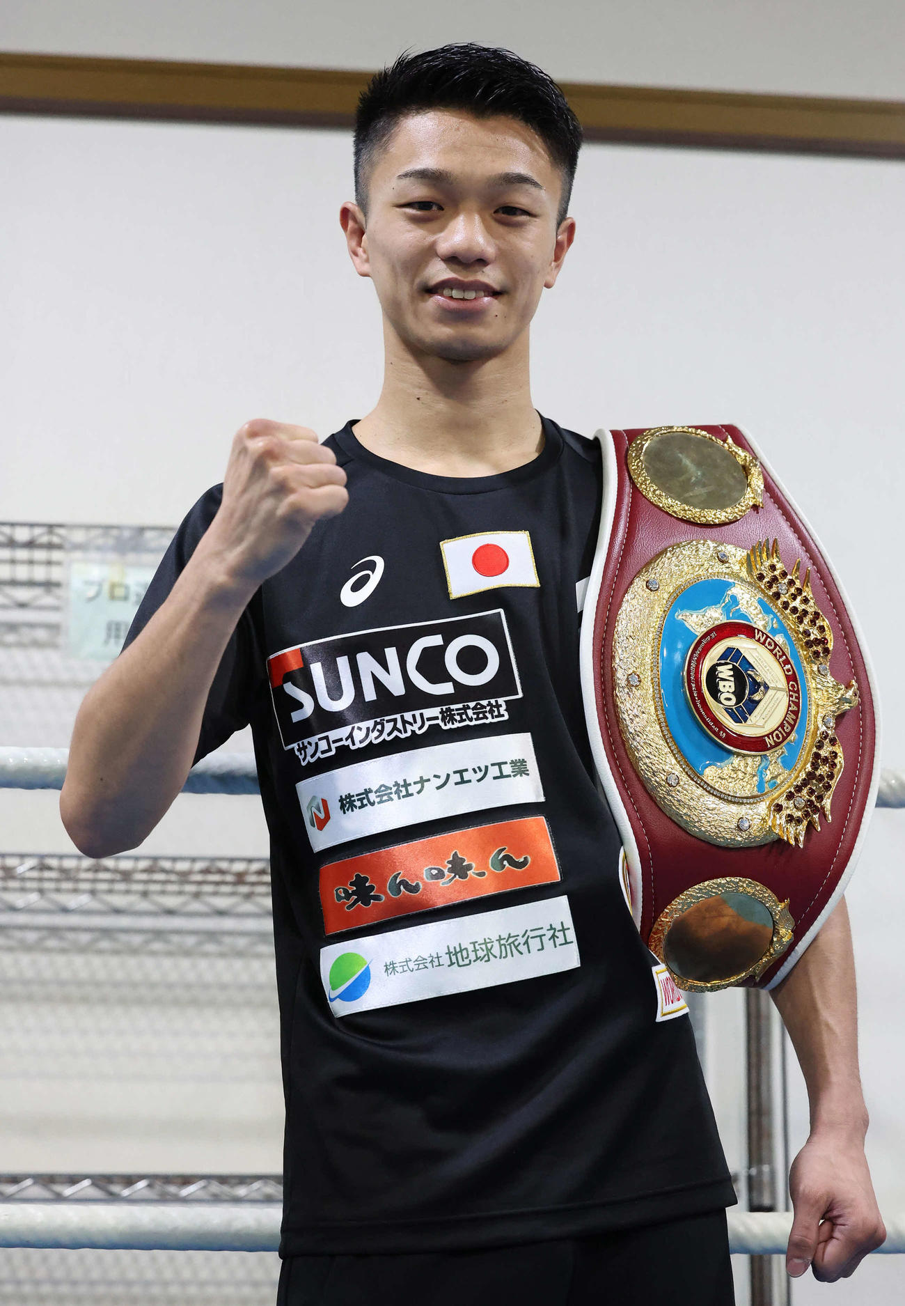 TKOで2度目の防衛に成功したWBO世界フライ級チャンピオンの中谷（撮影・丹羽敏通）