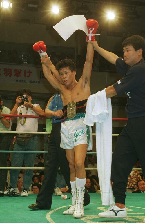 90年9月　日本バンタム級タイトルマッチ　岡部繁対辰吉丈一郎　4回KO勝ちで新王者になった辰吉丈一郎