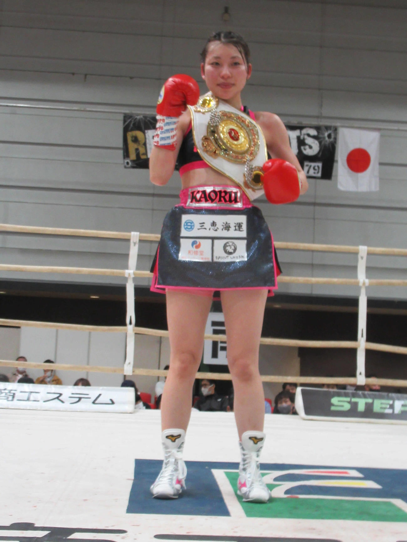 女子日本アトム級王者となった伊賀（撮影・実藤健一）