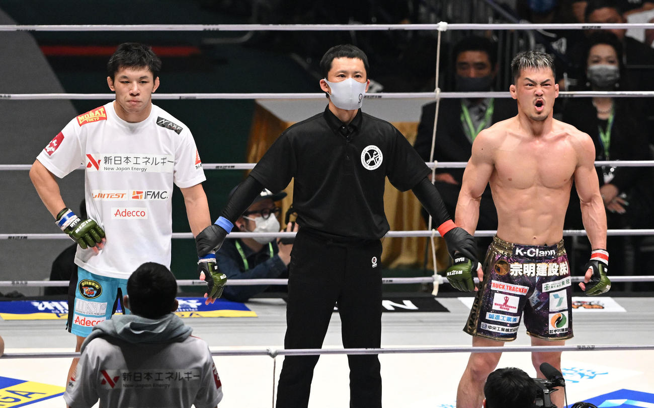 判定で斎藤（左）に勝利した牛久は気合の入った表情を見せる（撮影・滝沢徹郎）