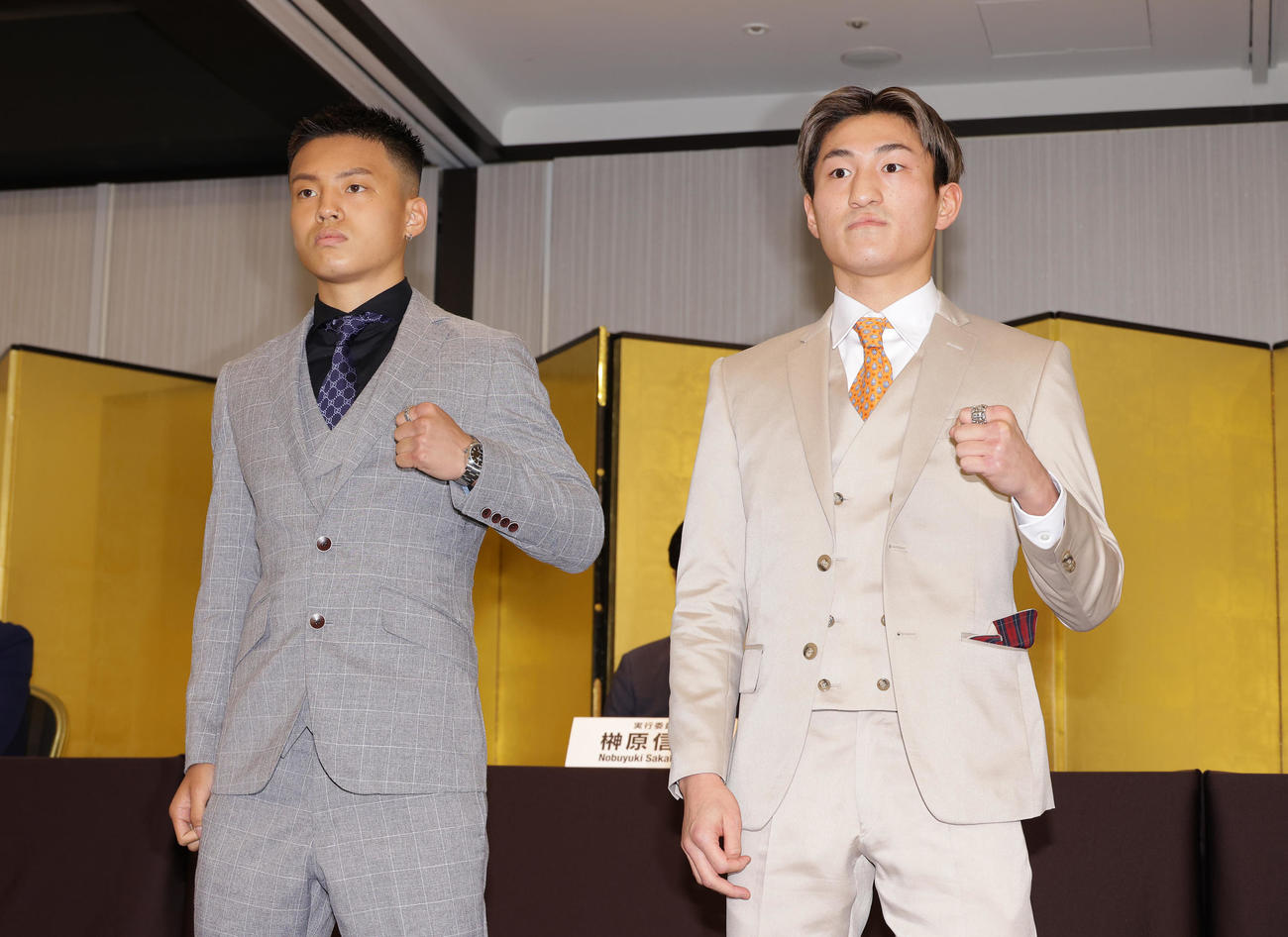 対戦する風音（左）と黒田斗真（撮影・中島郁夫）