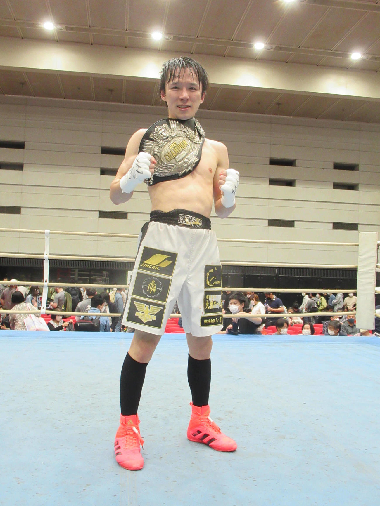 判定で日本王座を奪取した中川（撮影・実藤健一）