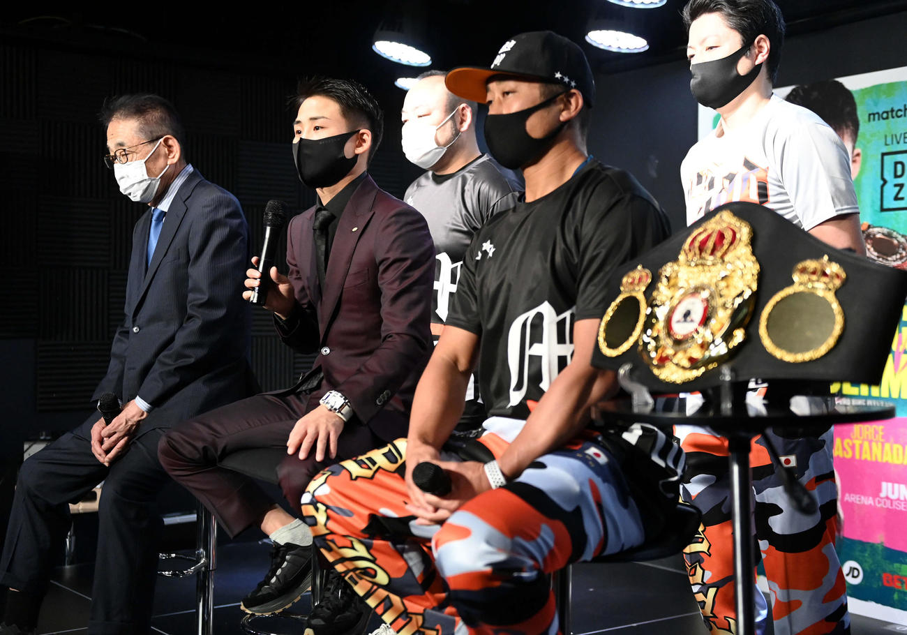団体内王座統一戦を前に、会見を行ったボクシングWBA世界ライトフライ級スーパー王者の京口（撮影・たえ見朱実）