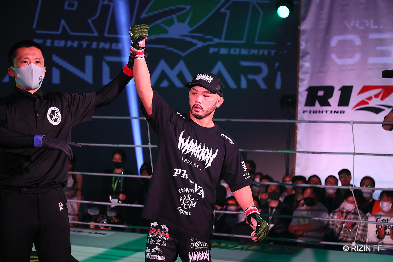 勝利した倉本（C）RIZIN.FF