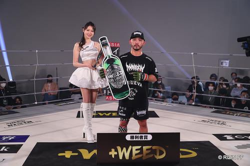 勝利した倉本（C）RIZIN.FF