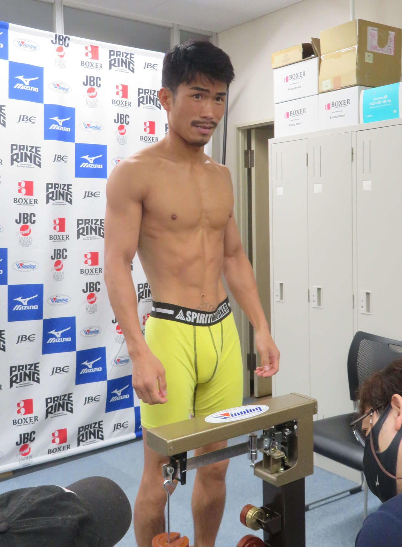 約2年3カ月ぶりのリングに向けて計量クリアした元位WBO世界フライ級王者木村