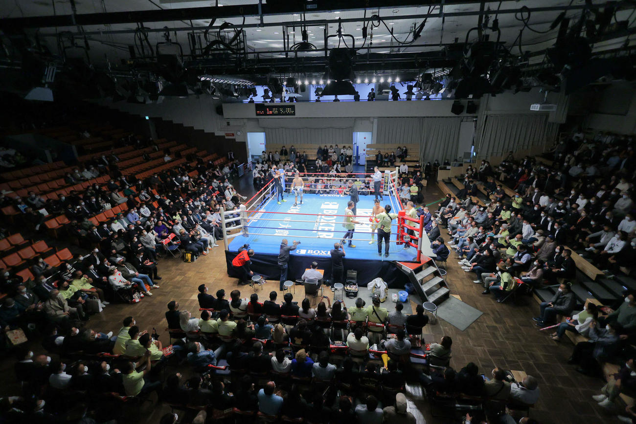 フライ級8回戦、元WBO世界フライ級王者木村対堀川が行われる後楽園ホール（撮影・河田真司）
