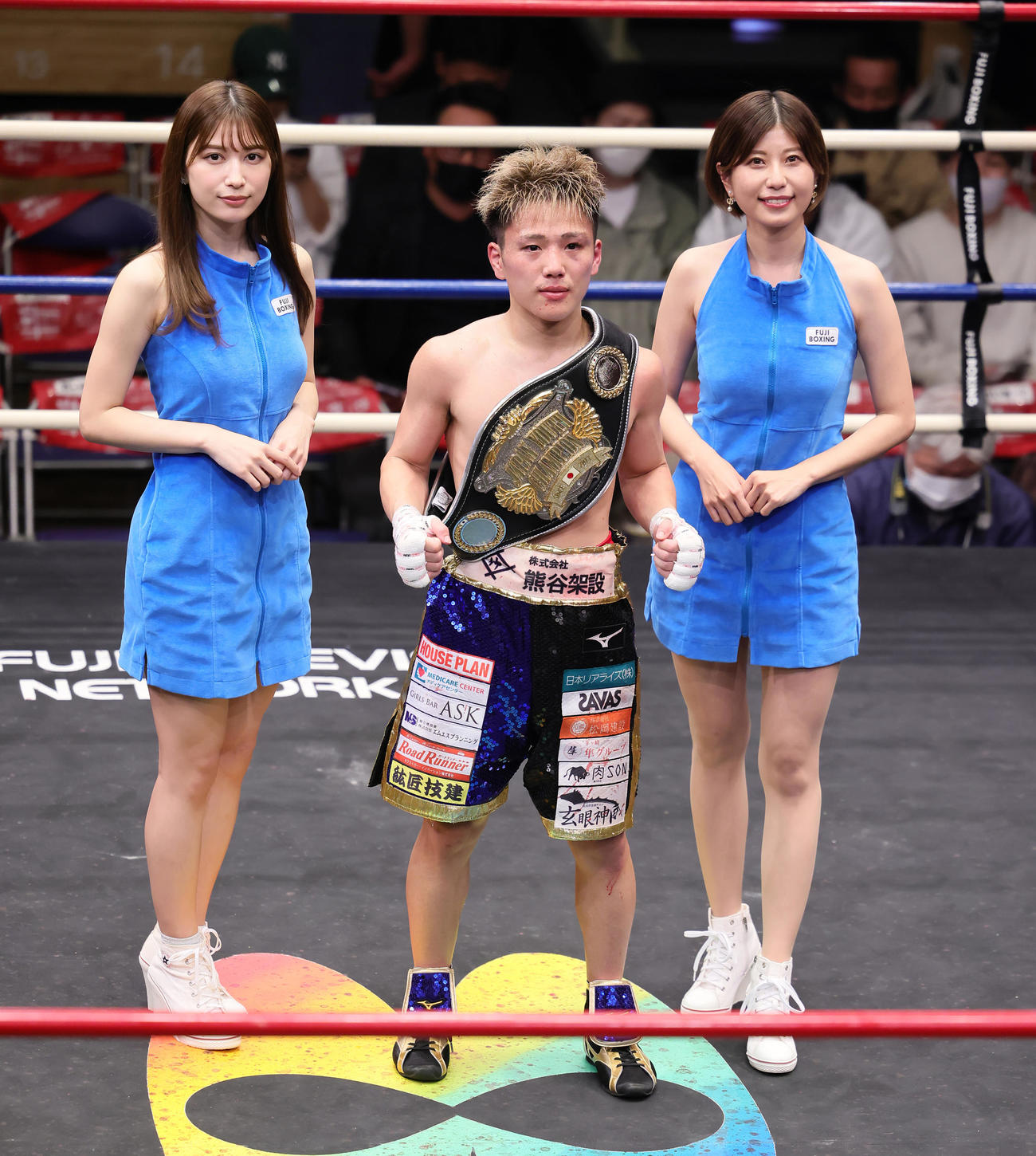 伊佐を破り新王者となった森（撮影・足立雅史）