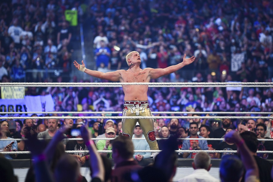 WWEのファンの大声援を全身に受けるコーディ・ローデス（C）2022 WWE, Inc. All Rights Reserved.