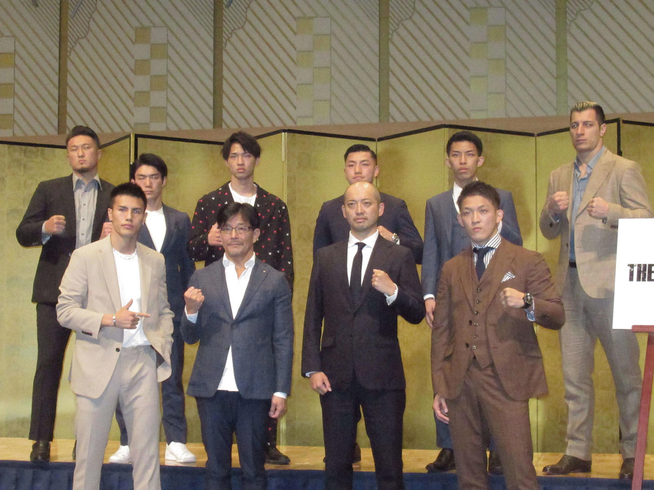 「THE MATCH2022」の追加カード記者会見の登壇者（撮影・勝部晃多）