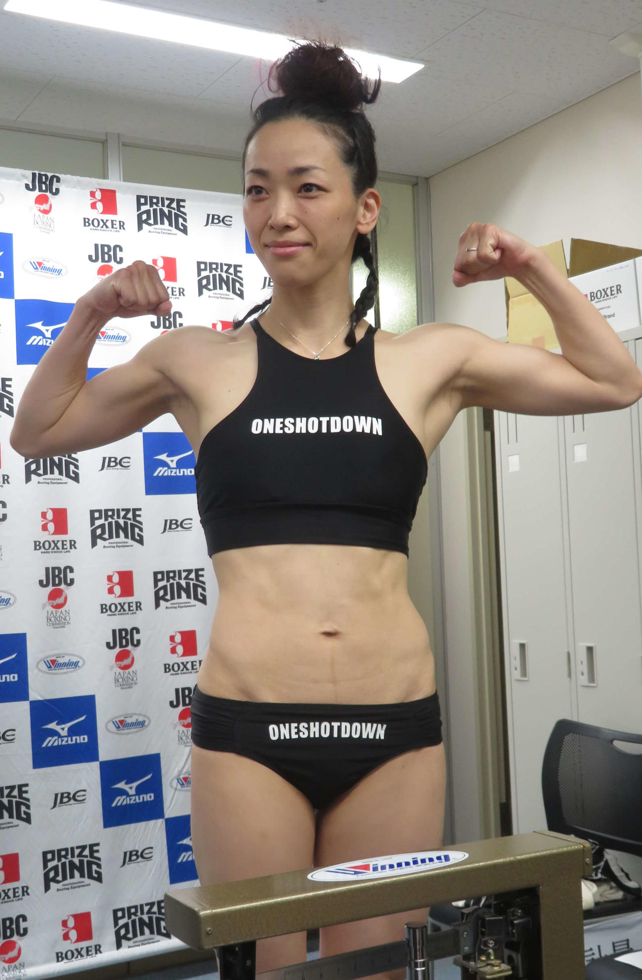 WBO女子世界スーパーフライ級王座挑戦に向けて計量パスした東洋太平洋フライ級2位小沢瑶生
