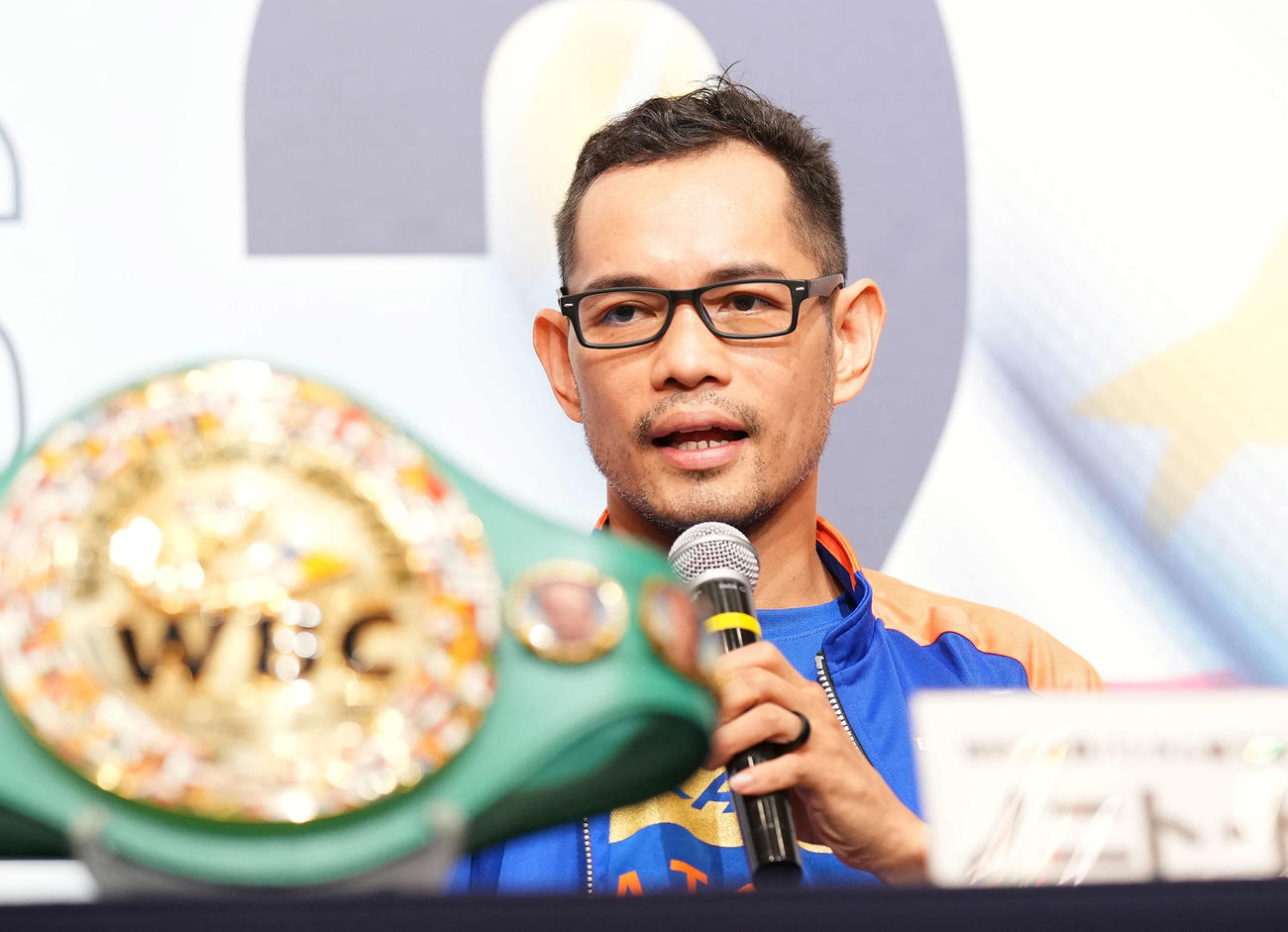WBAスーパー、IBF世界バンタム級王者井上との3団体王座統一戦を控え、会見に臨むWBC世界同級王者ドネア（撮影・菅敏）