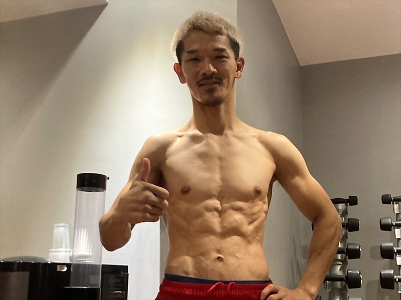 IBFルールの当日計量をクリアしたIBF世界スーパーフェザー級王者尾川（帝拳ジム提供）