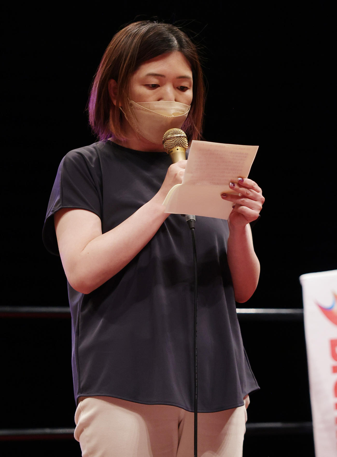大谷晋二郎からのメッセージを代読する妹の大谷葉月さん（撮影・中島郁夫）