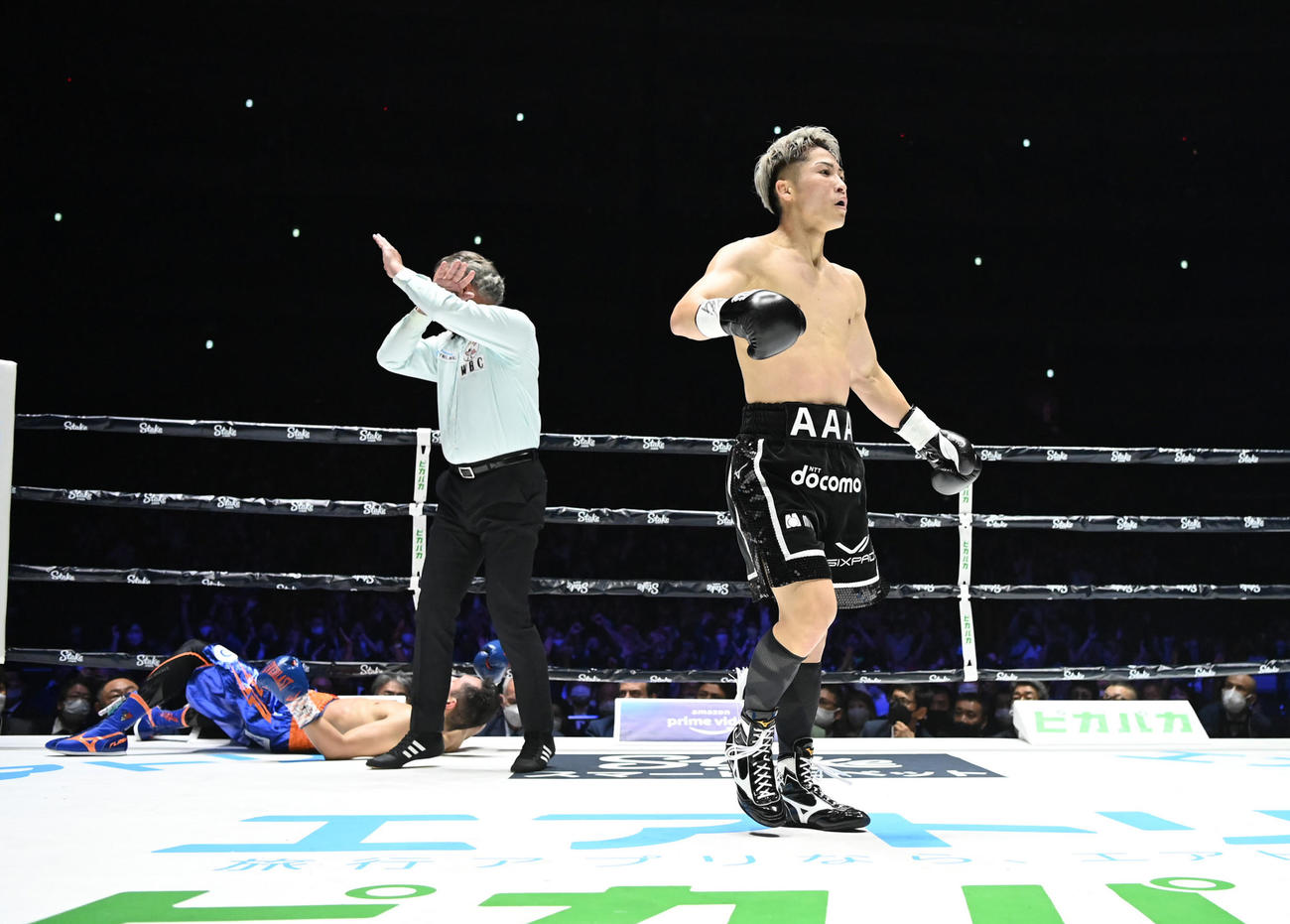 WBOアジア・パシフィック、日本スーパーバンタム級王座統一戦　井上尚弥対ノニト・ドニア　2回、ノニト・ドニアにTKO勝利した井上尚弥（代表撮影）