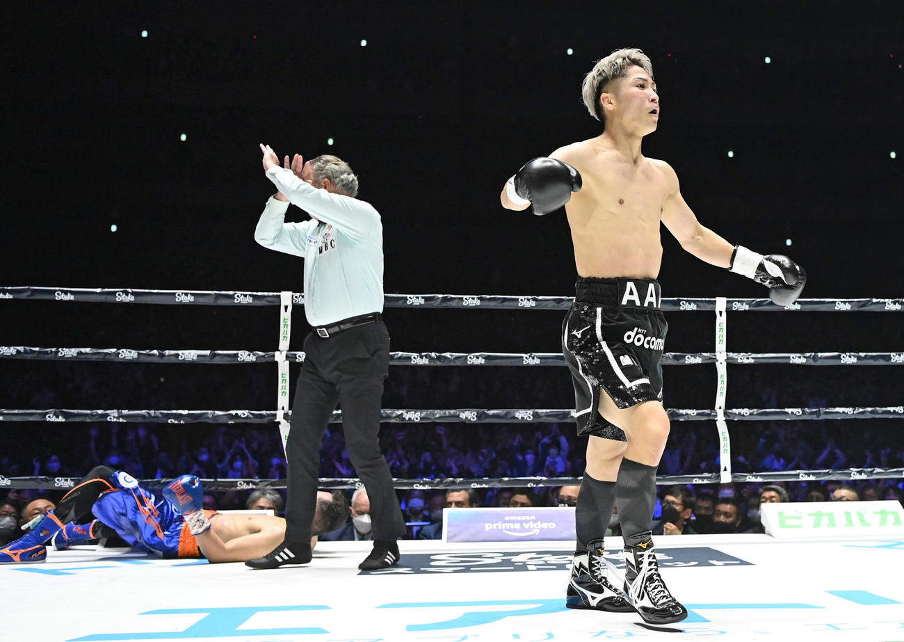 井上尚弥対ノニト・ドニア　2回、ノニト・ドニアにTKO勝利した井上尚弥（代表撮影）
