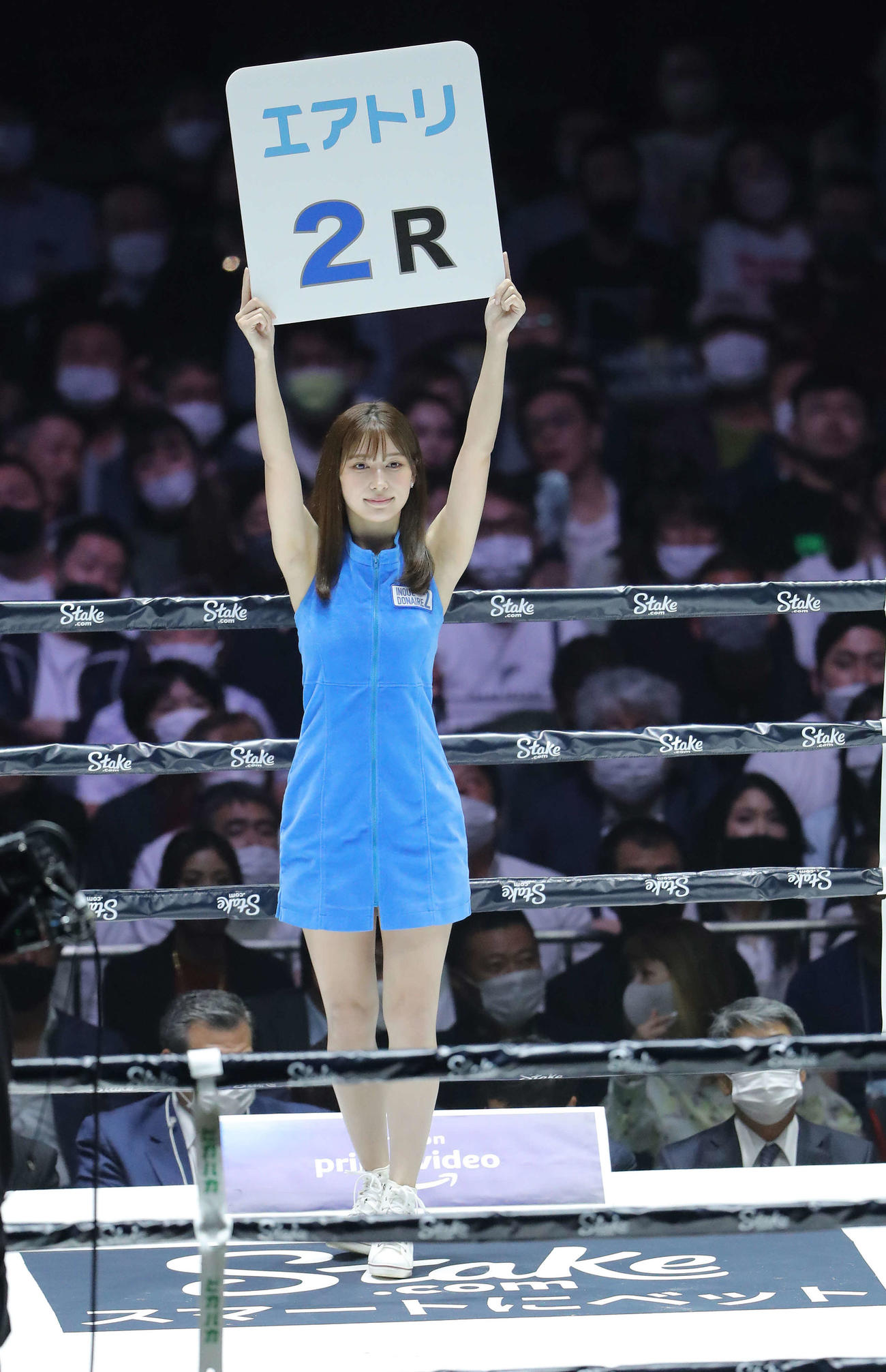 ラウンドガールを務める雪平莉左（撮影・河田真司）
