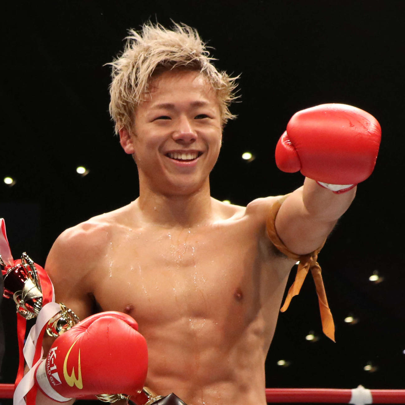 17年、サラビア戦でハプニングにもかかわらずKO勝ちし笑顔の武尊