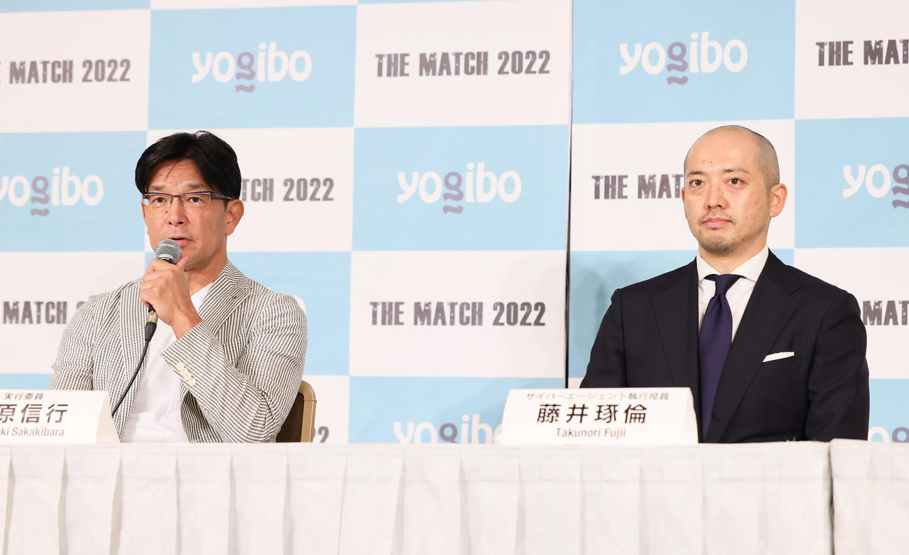 一夜明け会見に臨む大会実行委員の榊原氏（左）と株式会社サイバーエージェント執行役員藤井氏（撮影・足立雅史）