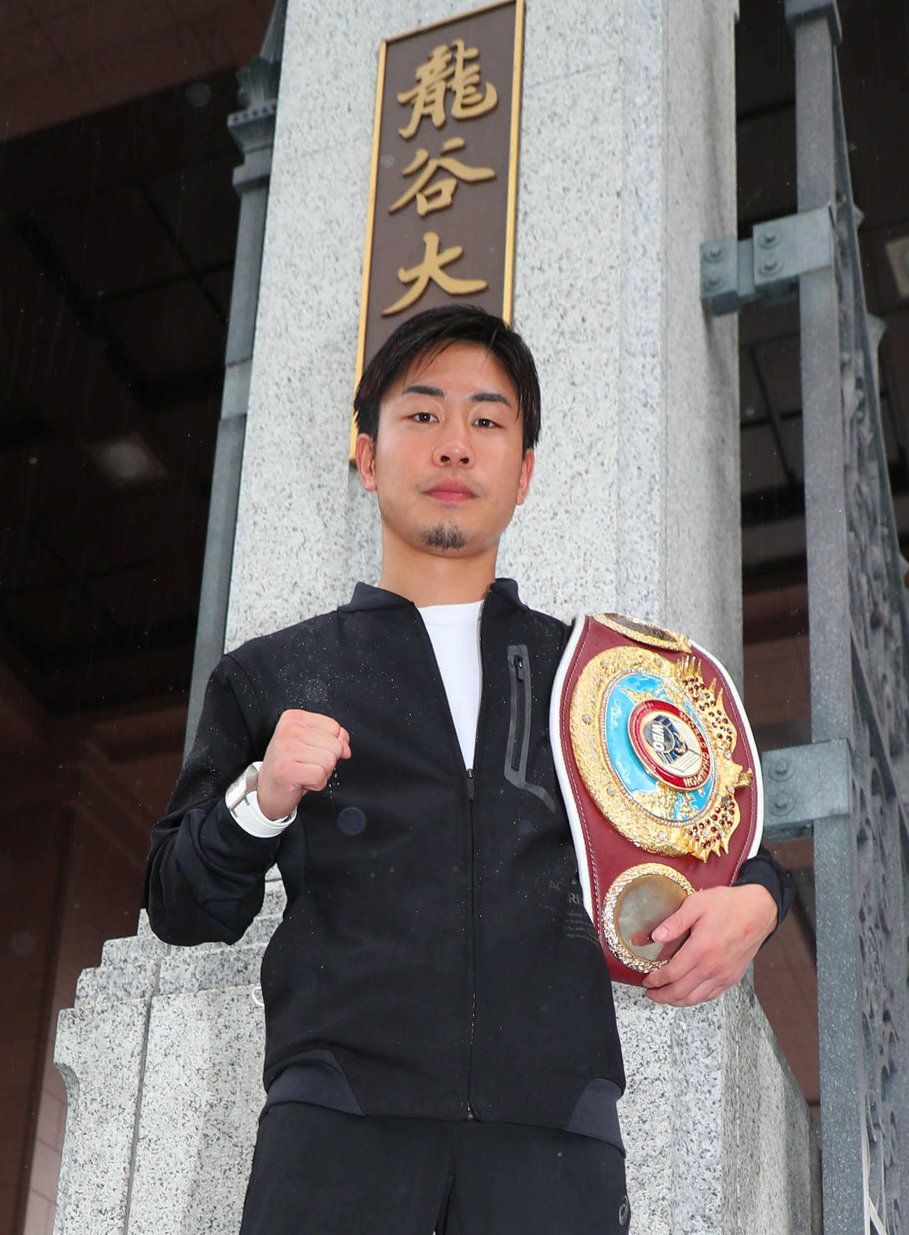 母校の龍谷大を訪問したボクシングWBO世界ミニマム級王者・谷口将隆（撮影・宮崎幸一）