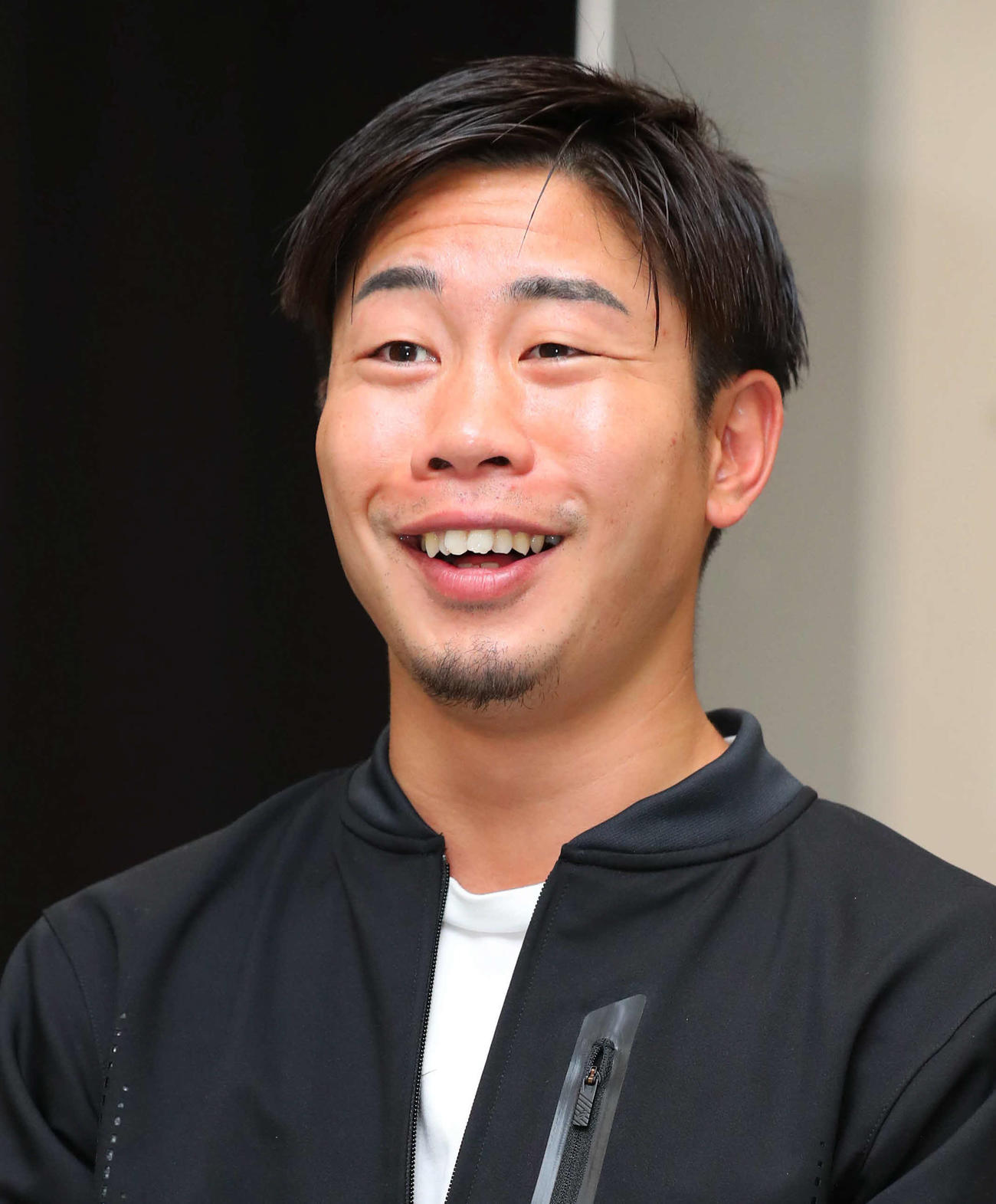 母校の龍谷大を訪問したボクシングWBO世界ミニマム級王者・谷口将隆（撮影・宮崎幸一）