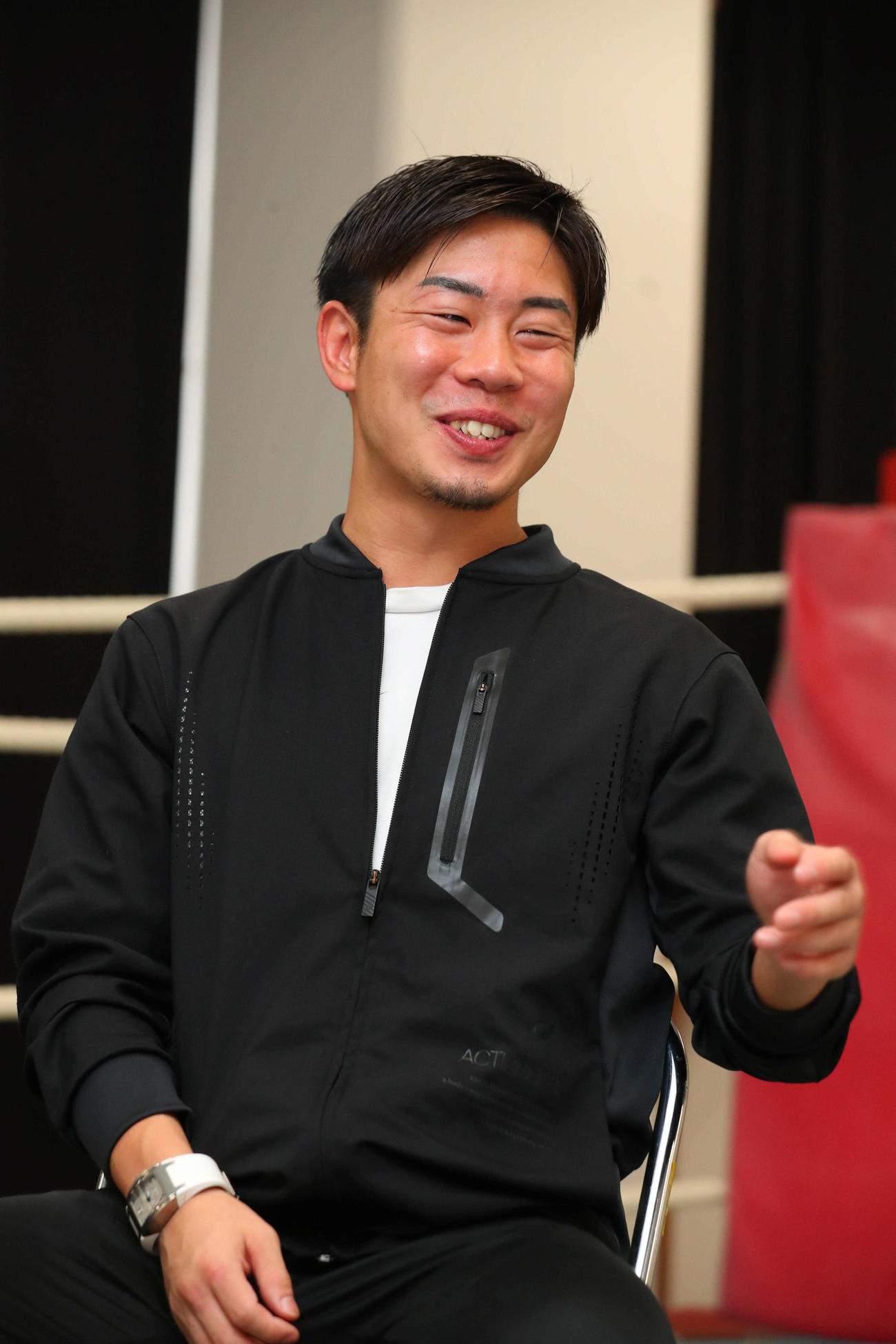母校の龍谷大を訪問したボクシングWBO世界ミニマム級王者・谷口将隆（撮影・宮崎幸一）