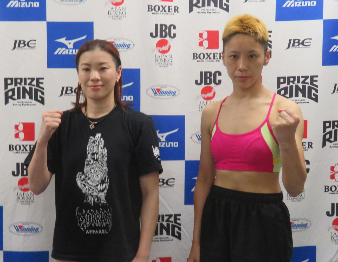 約4年8カ月ぶりに復帰する元WBA女子世界ライトフライ級王者古川夢乃歌（左）。右は対戦相手のJBCフライ級10位阿比留通子