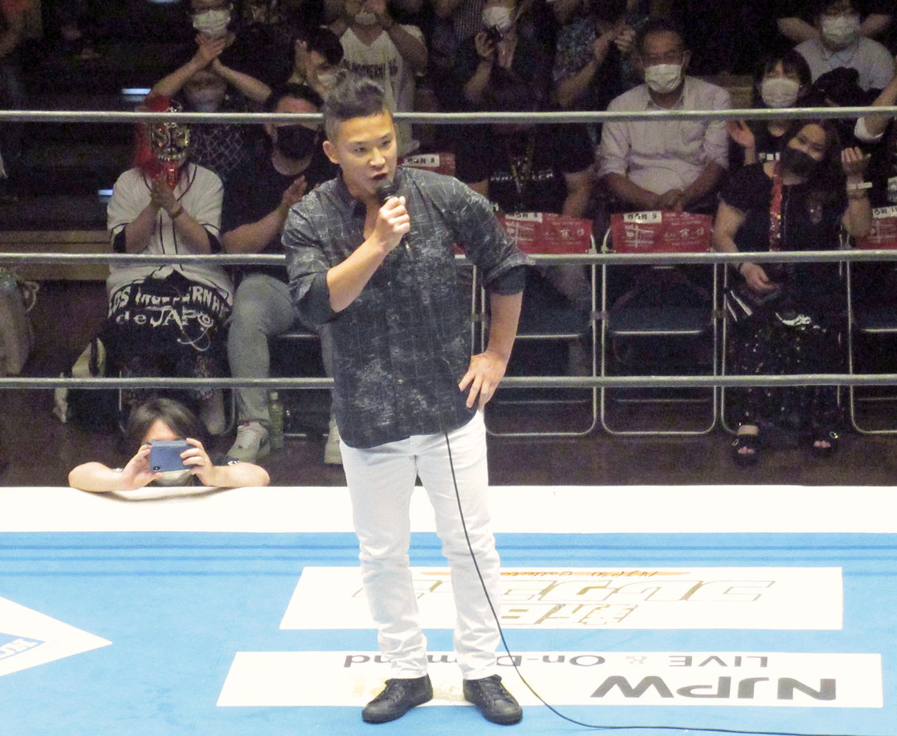 新日本に復帰宣言したKUSHIDA（撮影・勝部晃多）