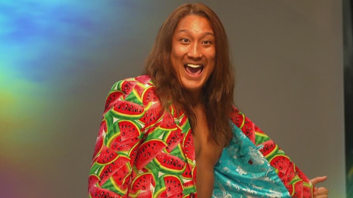 ジョバンニ・ビンチを挑発したイケメン二郎（C）2022 WWE, Inc. All Rights Reserved.