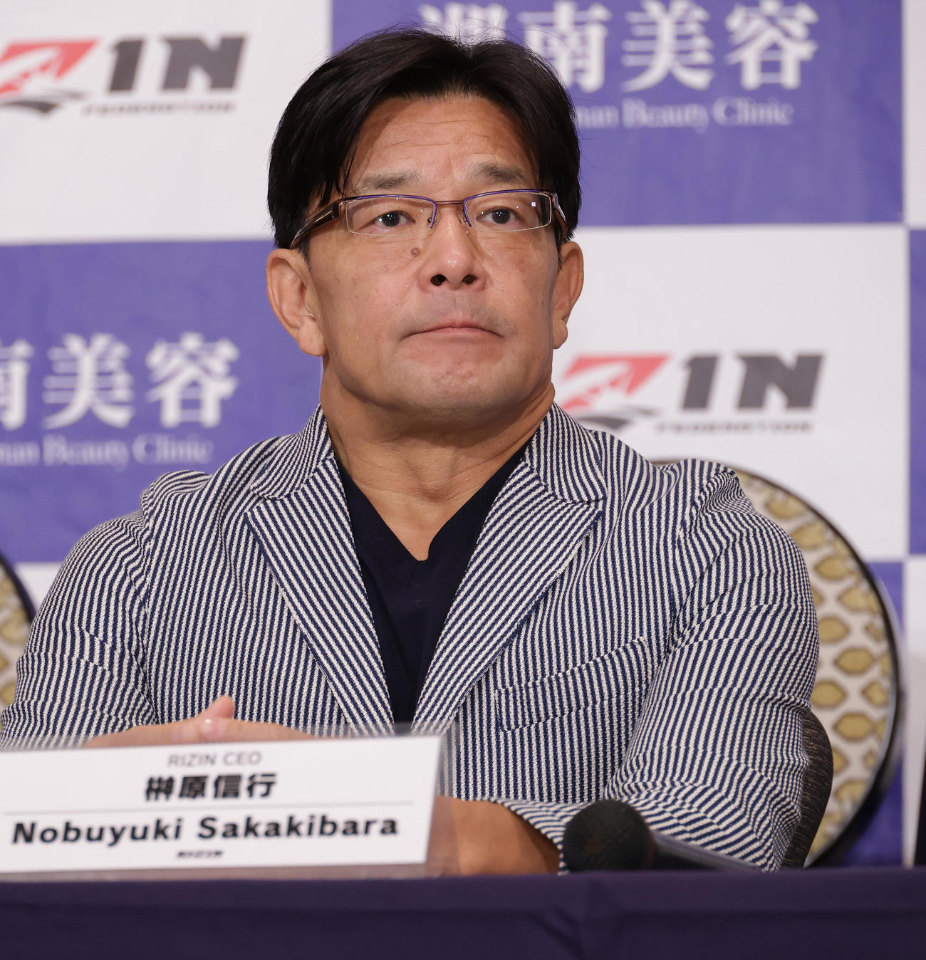 会見を行うRIZIN榊原信行CEO（撮影・中島郁夫）