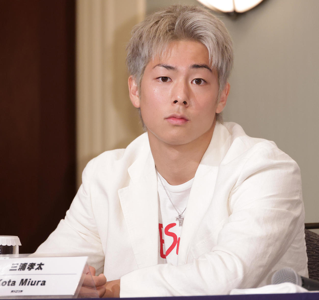 対戦相手が決まり会見を行う三浦孝太（撮影・中島郁夫）