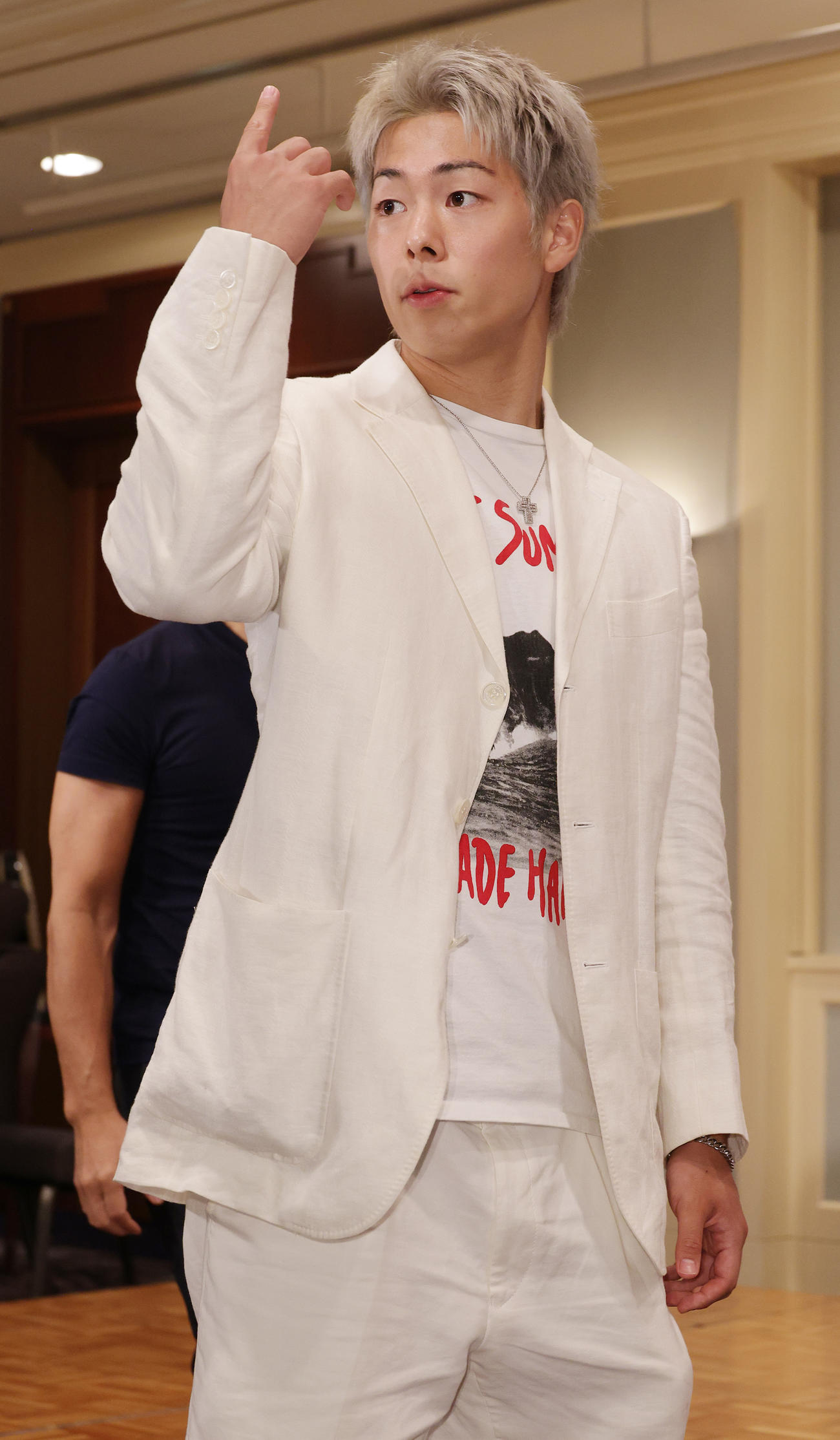 会見を終えた三浦孝太（撮影・中島郁夫）