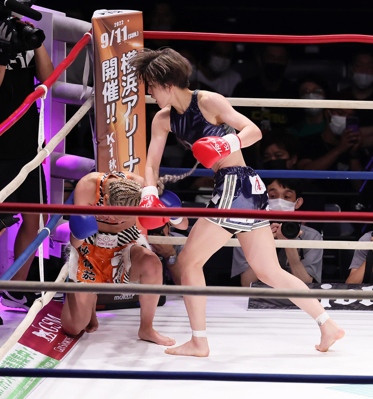 2回、チャン・リー（右）は紗依茄にKO勝ちする（撮影・足立雅史）