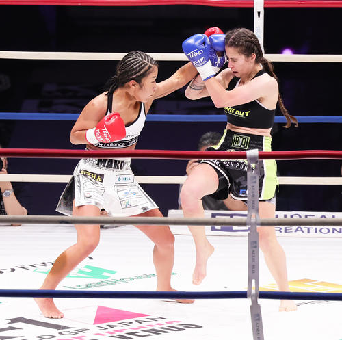 K 1 Girls登場 美の競演 王者kana初防衛 マンフレディko K1詳細 写真特集 バトルライブ速報写真ニュース 日刊スポーツ