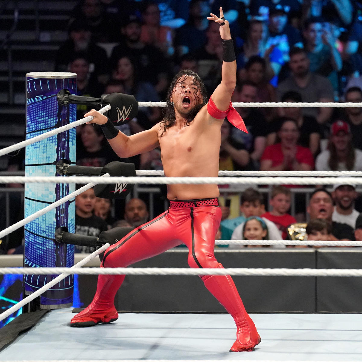 キンシャサの態勢に入る中邑（C）2022 WWE, Inc. All Rights Reserved.