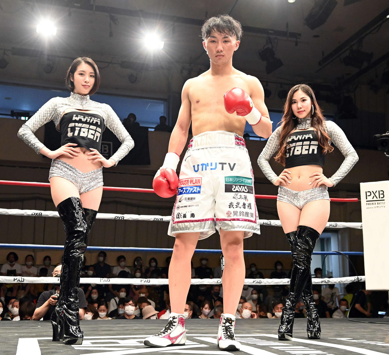1回、ナクハリン・ハンギュにヒットにKO勝ちした松本（撮影・たえ見朱実）