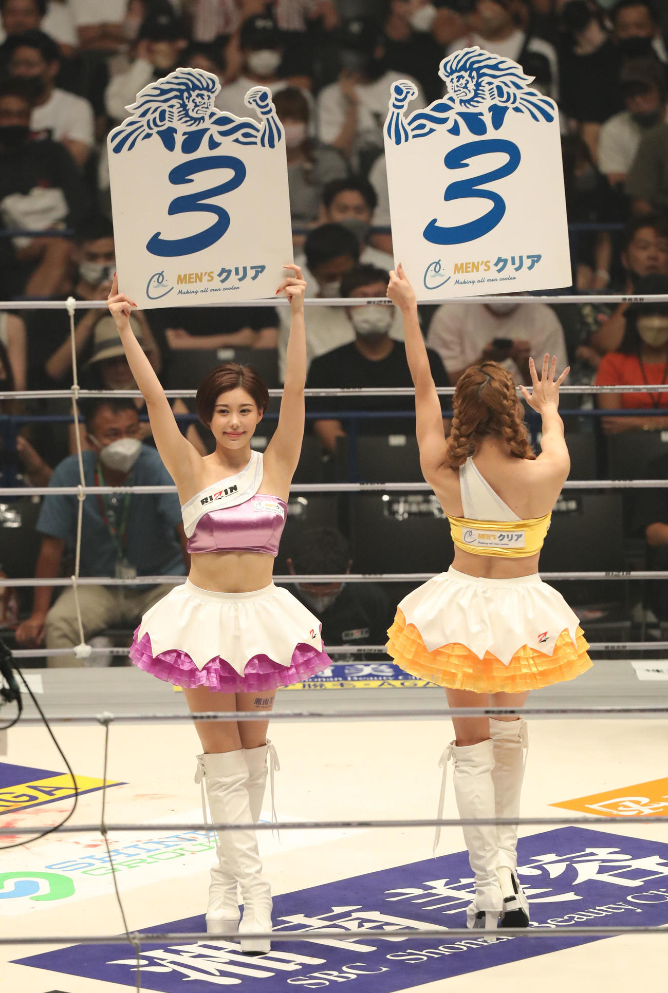 3回を示すラウンドガールRIZINガールの山本ゆう（撮影・屋方直哉）