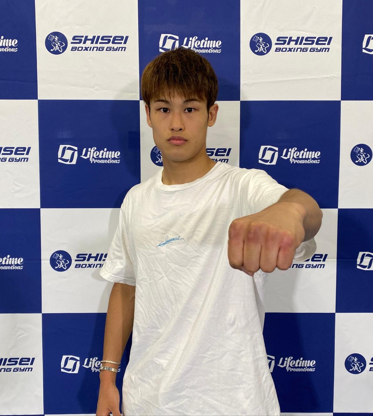 13日のプロデビュー戦に向けて練習公開したアマ13冠の堤駿斗（志成ジム提供）
