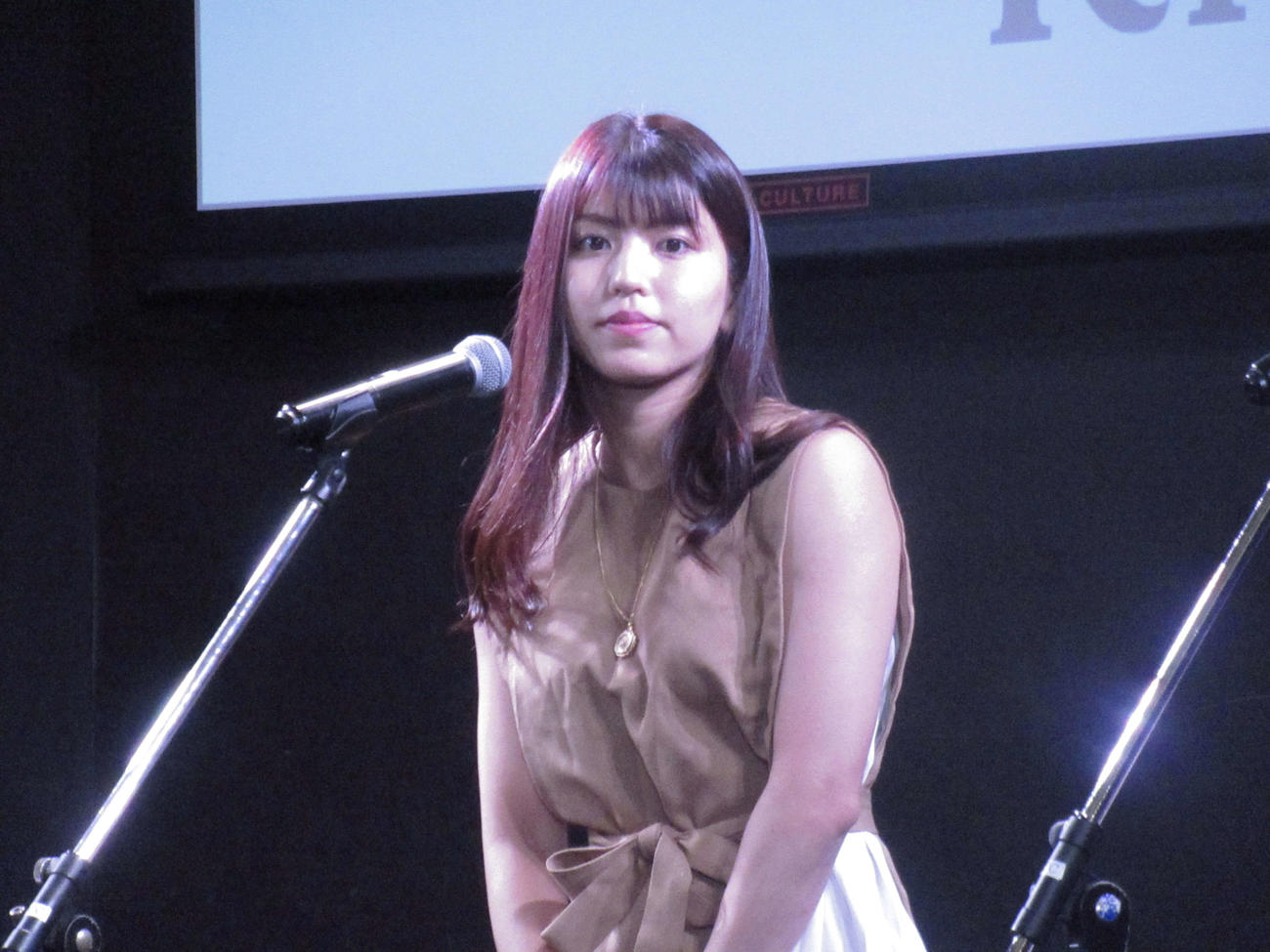 懇親パーティーに出席したぱんちゃん璃奈（撮影・勝部晃多）