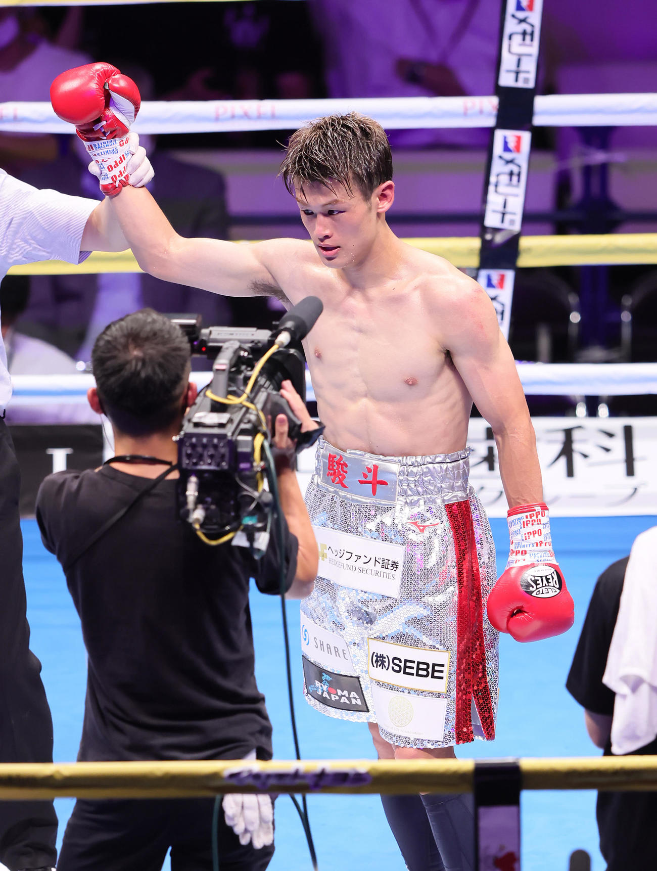 判定でプロデビュー戦に勝利した堤（撮影・足立雅史）