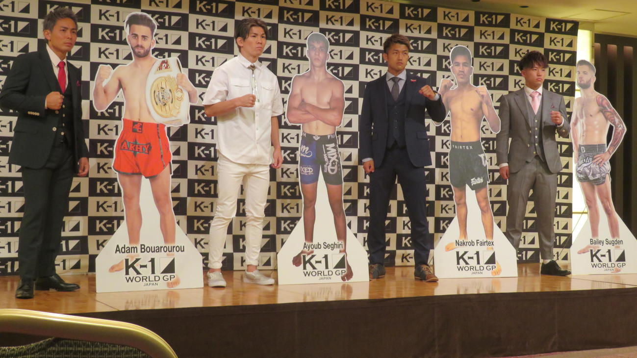 K－1横浜大会で開催されるスーパーフェザー級王座決定トーナメントに出場する選手たち。左端から大岩、ペタス、朝久、横山