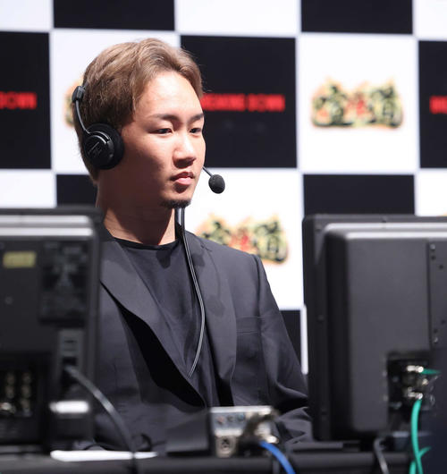 「Breakin Down5」の解説に臨む朝倉未来(撮影・河田真司)