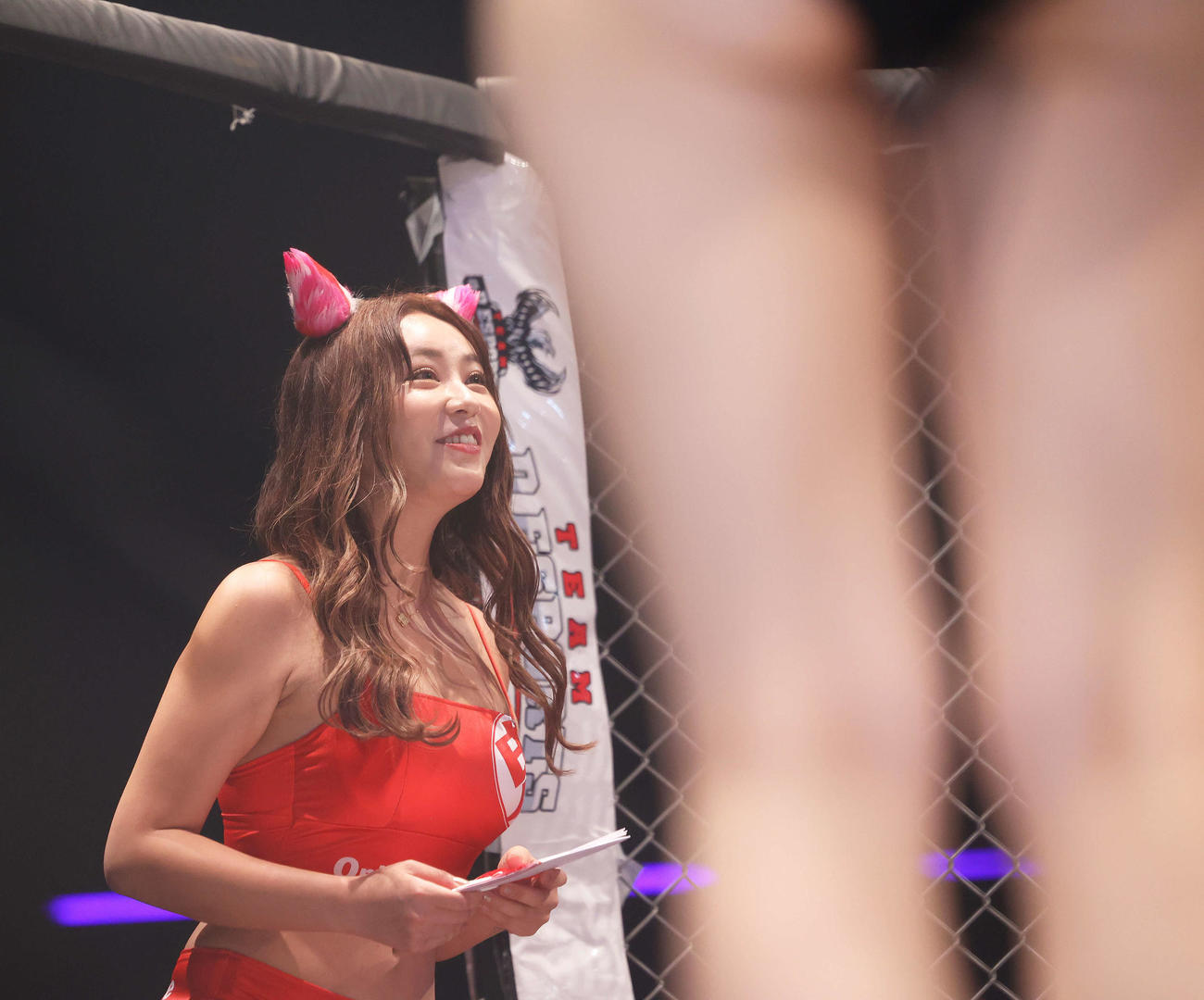 リングに上がるてんちむ（撮影・河田真司）