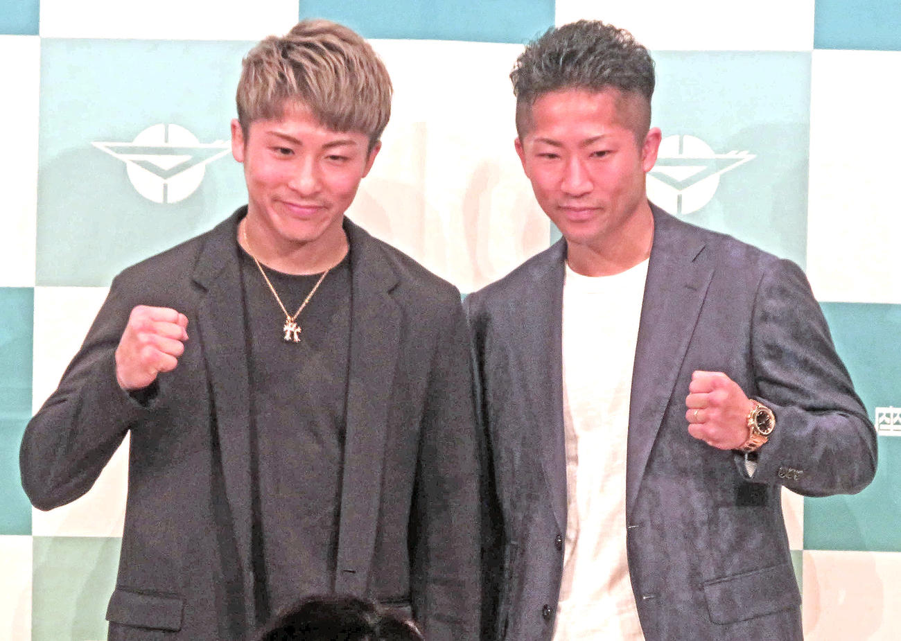 地元・座間市主催の「ざま井上兄弟タウンミーツ」に参加し、ファンと交流した井上尚弥（左）と弟拓真