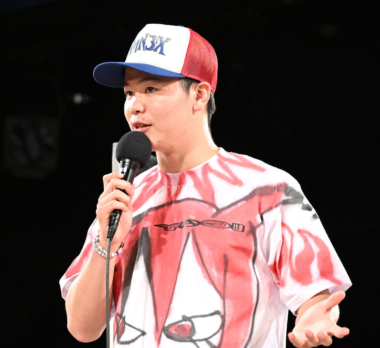 あいさつする那須川天心（撮影・滝沢徹郎）