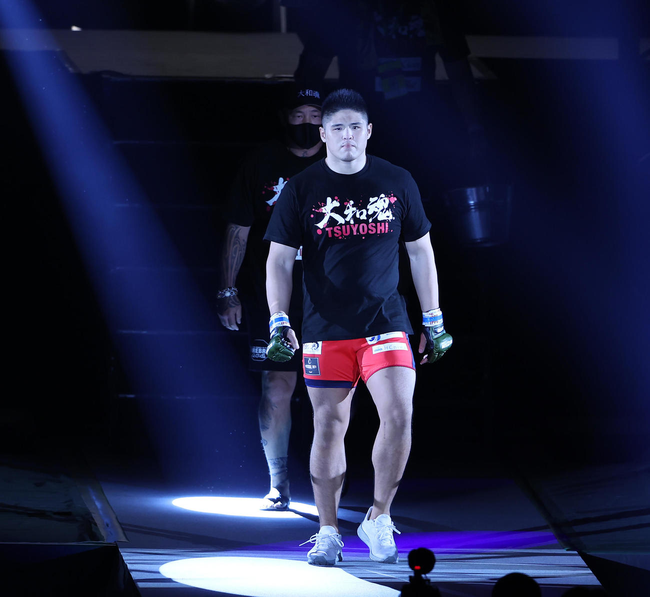 関根”シュレック”秀樹対スダリオ剛　入場するスダリオ剛（撮影・垰建太）