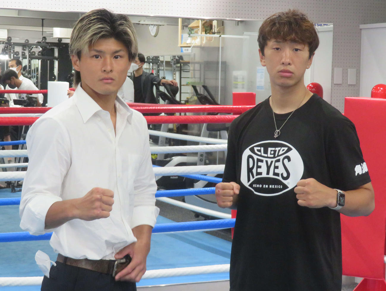 WBOアジア・パシフィック・スーパーフェザー級王座決定戦に臨む同級1位木村吉光（左）と同級4位中川兼玄