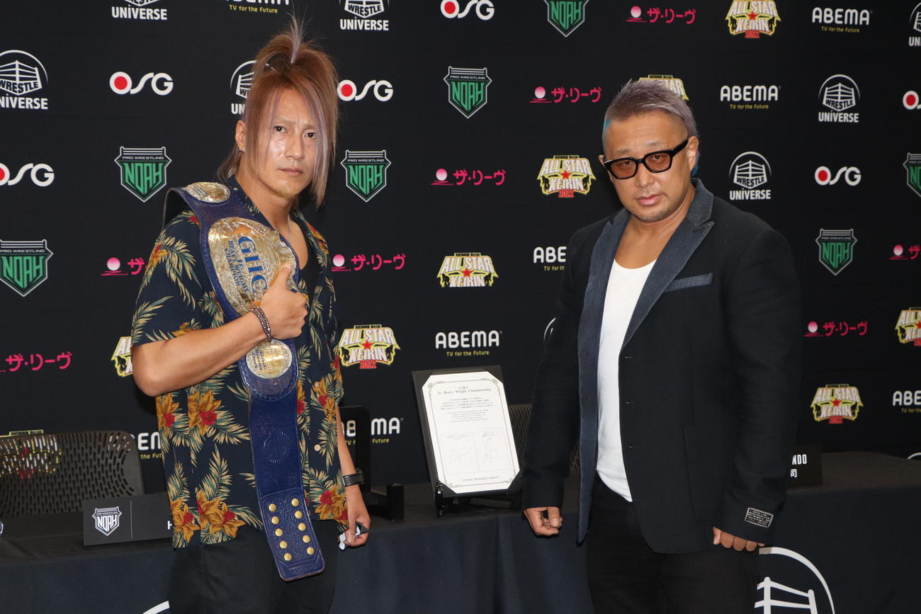 プロレスリングノアDEPARTURE2022後楽園大会前日記者会見に望んだ左からHAYATA、近藤（撮影・星夏穂）